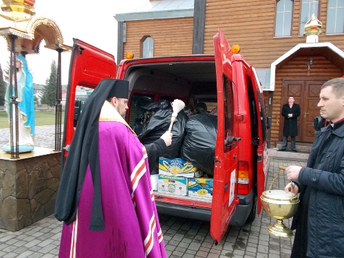 Даруючи військовим підтримку і надію- чергова допомога в зону АТО від Івано-Франківської архиєпархії